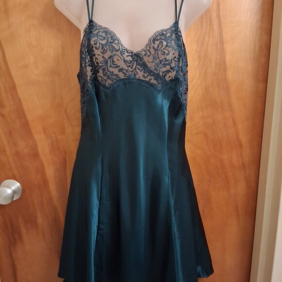 Victoria's Secret Slip Dress Green Lace Trim Lingerie Satin Medium New - Picture 1 of 6